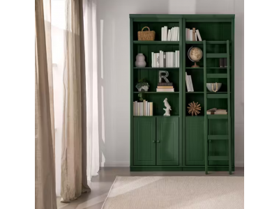 Kit duas estantes Biblioteca com portas e escada, acabamento na cor verde | Coleção Biblioteca